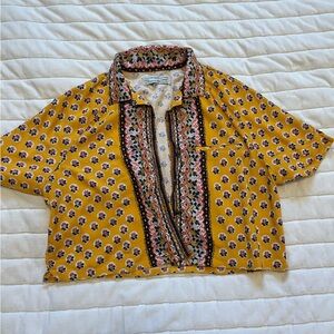 Urban Outfitters cropped button down top. Size M